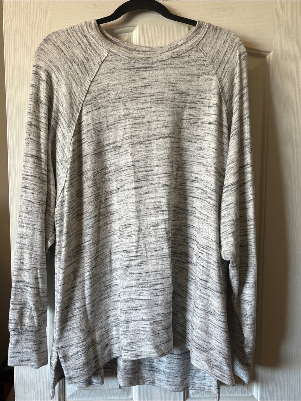 Aerie Gray and White Heathered Sweatshirt size L